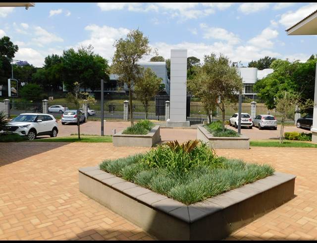 130M² OFFICE TO LET IN HYDE PARK